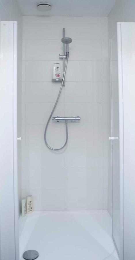 Habitación en casa particular Chic With Bathroom - Terrace & Free Parking *