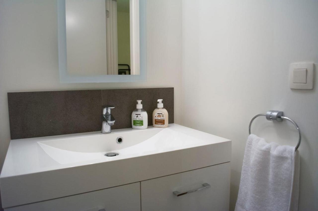 Habitación en casa particular Chic With Bathroom - Terrace & Free Parking